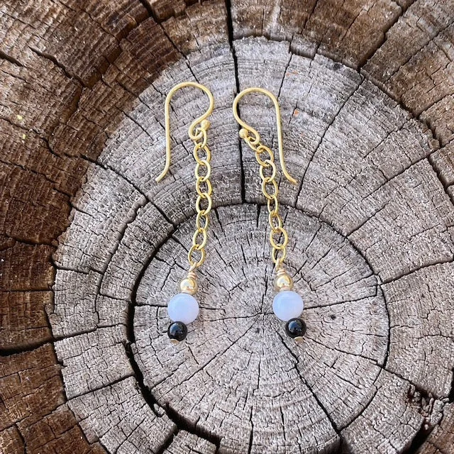 Gold chain earrings with onyx and blue lace agate